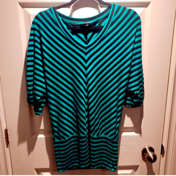 Cable & Guage Medium Teal/Black Striped Chevron Top - Picture 10 of 10